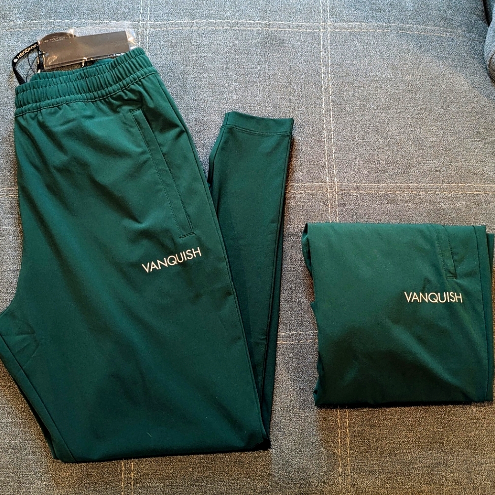Vainquish Men's Green Pants